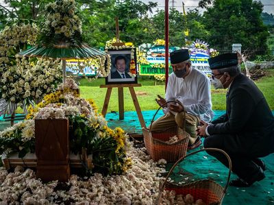 Bob Hasan Dimakamkan di TMP Gatot Soebroto Semarang