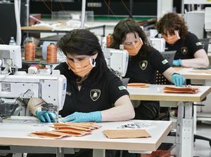 Intip Dapur Lamborghini yang Kini Produksi Masker
