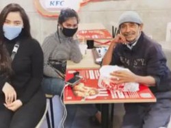 Cara Warga Wuhan Belanja hingga Sopir Taksi Ditraktir Makan Penumpang Cara Warga Wuhan Belanja hingga Sopir Taksi Ditraktir Makan Penumpang