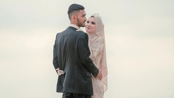 Potret Cantik Sri Wahyuni, Istri Anak Angkat Cristiano Ronaldo