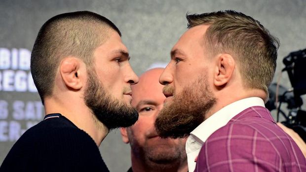 NEW YORK, NY - SEPTEMBER 20: Lightweight champion Khabib Nurmagomedov faces-off with Conor McGregor during the UFC 229 Press Conference at Radio City Music Hall on September 20, 2018 in New York City.   Steven Ryan/Getty Images/AFP