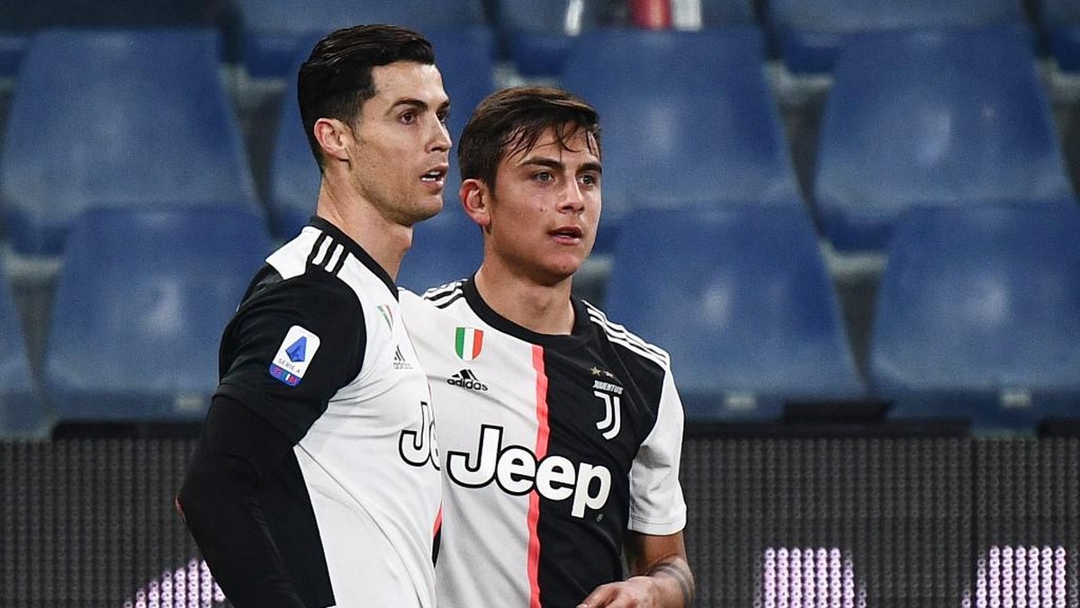 Maurizio Sarri menilai Paulo Dybala dan Cristiano Ronaldo sebenarnya tak cocok untuk dimainkan bersama (Foto: AFP/MARCO BERTORELLO)