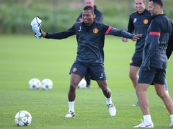 Evra di Mata Van Persie: Lantang, Cerdas, Bisa Lima Bahasa