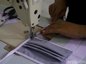 Karyawan KA Bandara Medan Buat Masker dan Dibagikan Gratis