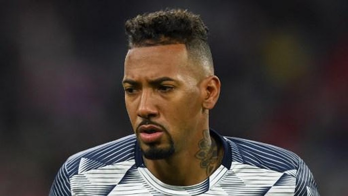 Bayern Munichs defender Jerome Boateng is pictured during the warm up prior to the German Cup (DFB Pokal) round of 16 football match FC Bayern Munich v TSG 1899 Hoffenheim in Munich, southern German on February 5, 2020. (Photo by Christof STACHE / AFP) / DFB REGULATIONS PROHIBIT ANY USE OF PHOTOGRAPHS AS IMAGE SEQUENCES AND QUASI-VIDEO.