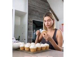 Atasi Gabut Akut, 5 Selebriti Hollywood Sibuk Memasak di Dapur