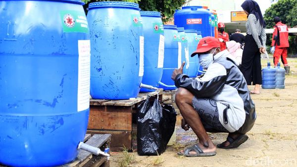 Hallo Warga Bandung, Bisa Ambil Disinfektan Gratis Nih Disini