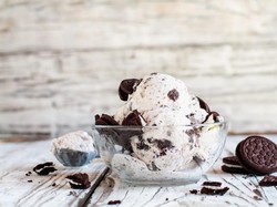 Modal Rp 15 Ribu Bisa Bikin Es Krim Oreo Enak dan Banyak!