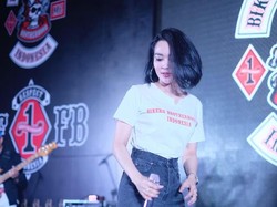 Alasan Wika Salim Senang Manggung dengan Tampilan Santai