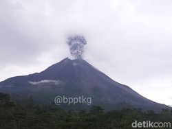 Merapi Erupsi Lagi, Semburkan Kolom Abu Setinggi 3 Km