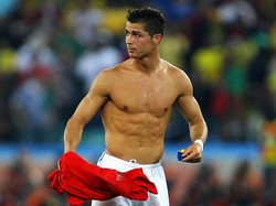 Yang ini adalah foto Cristiano Ronaldo bersama timnas Portugal dalam sebuah laga Piala Dunia 2010 di Afrika Selatan. (Foto: Getty Images/Lars Baron)
