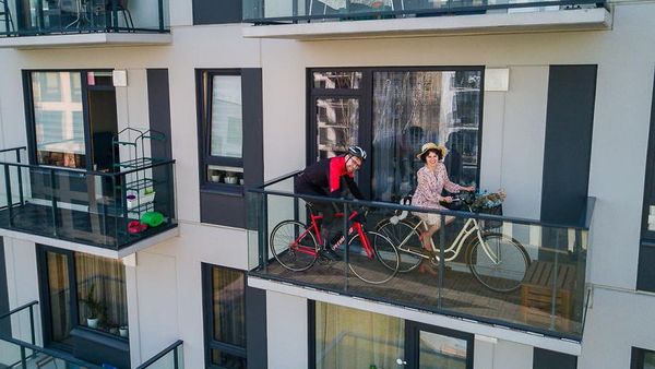 Potret Keseruan #JagaJarakDulu #DiRumahAja yang Diabadikan Drone