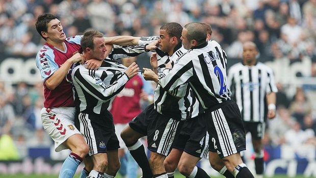 Kisah Pemain Newcastle Baku Hantam, Dapat 3 Kartu Merah, Kalah 0-3