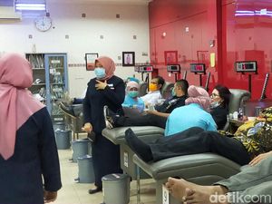 Stok Darah di PMI Surabaya Mulai Stabil Stok Darah di PMI Surabaya Mulai Stabil