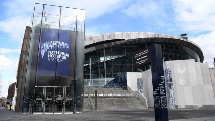 Tottenham Hotspur LONDON, ENGLAND - MARCH 14: Signs outside Tottenham Hotspur Stadium show the next two matches cancelled due to the Cvid-19 Virus on March 14, 2020 in London, England. (Photo by Shaun Botterill/Getty Images)