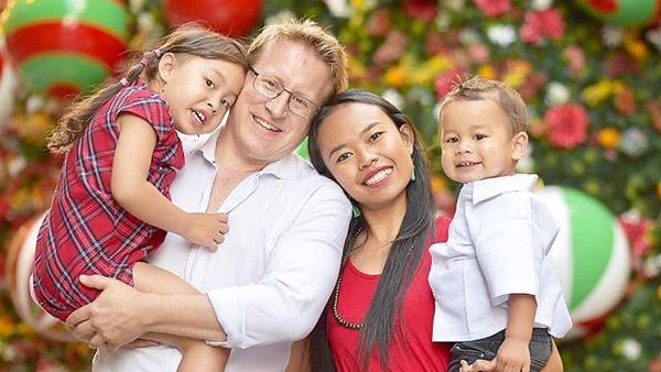 Potret Mesra ART Asal Blitar dan Suami Bulenya, Kisah Cintanya Manis