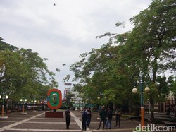 Polisi Cimahi Gunakan Drone Pengukur Suhu Tubuh untuk Bubarkan Massa