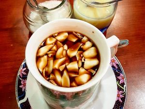 Sluuurp! Hangat Gurih Kopi Rarobang Khas Ambon dengan Jahe dan Kenari