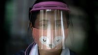 Tangkal Corona, Masker Kain jadi Alternatif Warga Dunia