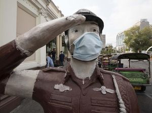 Takut Corona, Patung Polisi di Thailand juga Bermasker