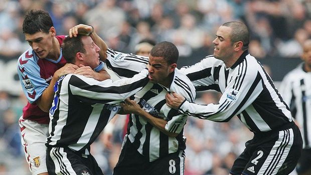 NEWCASTLE, ENGLAND - APRIL 2 : Lee Bowyer and Kieron Dyer of Newcastle come to blows during the FA Barclays Premiership match between Newcastle United and Aston Villa at St James Park on April 2, 2005 in Newcastle, England.  (Photo by Laurence Griffiths/Getty Images)