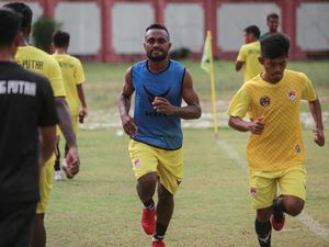 Aksi Pesepakbola Tetap Berlatih di Tengah Pandemi Corona