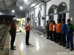 Ratusan Calon Penumpang Batalkan Tiket Kereta di Stasiun Probolinggo