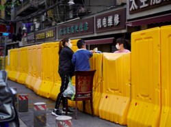 Mulai Tinggalkan Lockdown, Ini Cara Warga Wuhan Belanja Makanan Mulai Tinggalkan Lockdown, Ini Cara Warga Wuhan Belanja Makanan