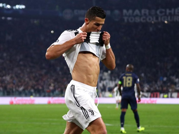TURIN, ITALY - NOVEMBER 07:  Cristiano Ronaldo of Juventus celebrates after he scores his sides first goal during the UEFA Champions League Group H match between Juventus and Manchester United at Juventus Stadium on November 7, 2018 in Turin, Italy.  (Photo by Michael Steele/Getty Images)