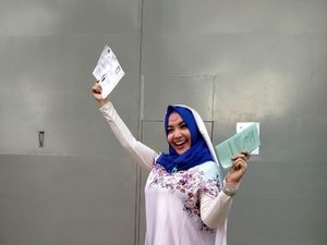 Raut Wajah Bahagia Roro Fitria Keluar dari Penjara