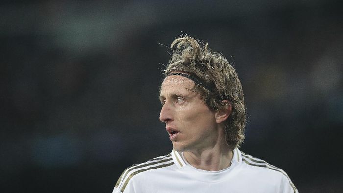 MADRID, SPAIN - FEBRUARY 26: Luka Modric of Real Madrid CF reacts during the UEFA Champions League round of 16 first leg match between Real Madrid and Manchester City at Bernabeu on February 26, 2020 in Madrid, Spain. (Photo by Gonzalo Arroyo Moreno/Getty Images)