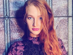 Seniman Ini Jadi Kontroversi, Melukis dengan Payudara dan Alat Kelaminnya