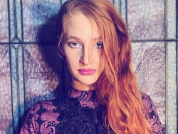 Seniman Ini Jadi Kontroversi, Melukis dengan Payudara dan Alat Kelaminnya