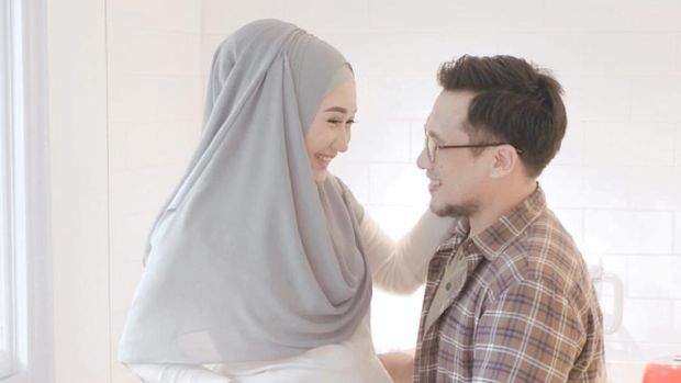Dian Pelangi dan suaminya