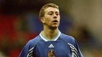 Bek tengah: Pat McGibbon. Direkrut Sir Alex dari klub semi profesional tahun 1992, McGibbon langsung dikartu marah dalam laga debutnya di Piala Liga Inggris. Ia tak pernah lagi tampil buat MU walaupun bertahan lima tahun. (Foto: Getty Images/Chris Lobina)