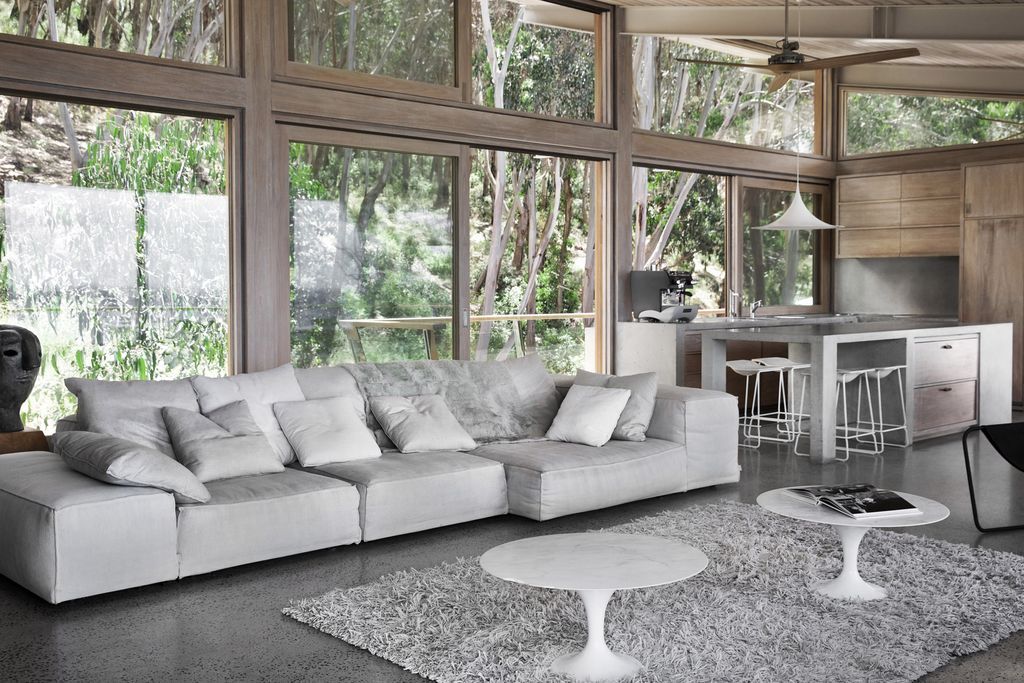 7 Furnitur yang Harus Ada di Rumah Minimalis, Meja Kopi hingga Kursi Klasik