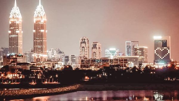 Foto Hotel Dubai dan Simbol Cinta
