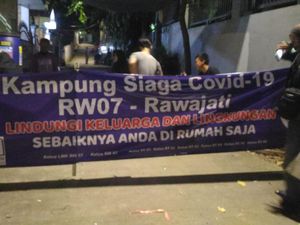 Cegah Corona, Sejumlah RW di Rawajati Jaksel Terapkan Satu Akses Jalan Masuk