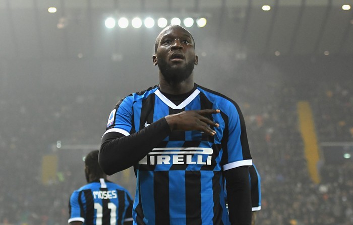 UDINE, ITALY - FEBRUARY 02:  Romelu Lukaku of FC Internazionale  celebrates after scoring the opening goal during the Serie A match between Udinese Calcio and  FC Internazionale at Stadio Friuli on February 2, 2020 in Udine, Italy.  (Photo by Alessandro Sabattini/Getty Images)