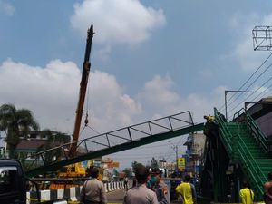15 Jam Ditutup karena JPO Kartasura Roboh, Jalur Utama Solo Barat Dibuka 15 Jam Ditutup karena JPO Kartasura Roboh, Jalur Utama Solo Barat Dibuka