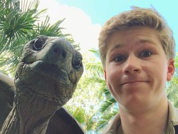 Isolasi Diri ala Anak Steve Irwin, Tinggal di Kebun Binatang