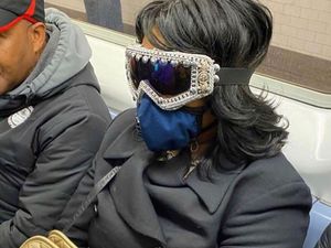 Penampilan 10 Orang yang Tetap Ingin Gaya di Tengah Pandemi Corona Penampilan 10 Orang yang Tetap Ingin Gaya di Tengah Pandemi Corona