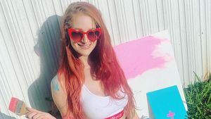 Foto: Seniman Kontroversial yang Melukis Menggunakan Payudara & Alat Kelamin