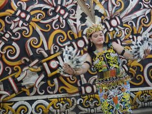 Jangan Memandang Rendah Orang Dayak! Jangan Memandang Rendah Orang Dayak!