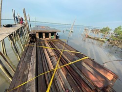 Polisi Amankan Kapal Bawa Kayu Ilegal di Riau, 2 Orang Jadi Tersangka
