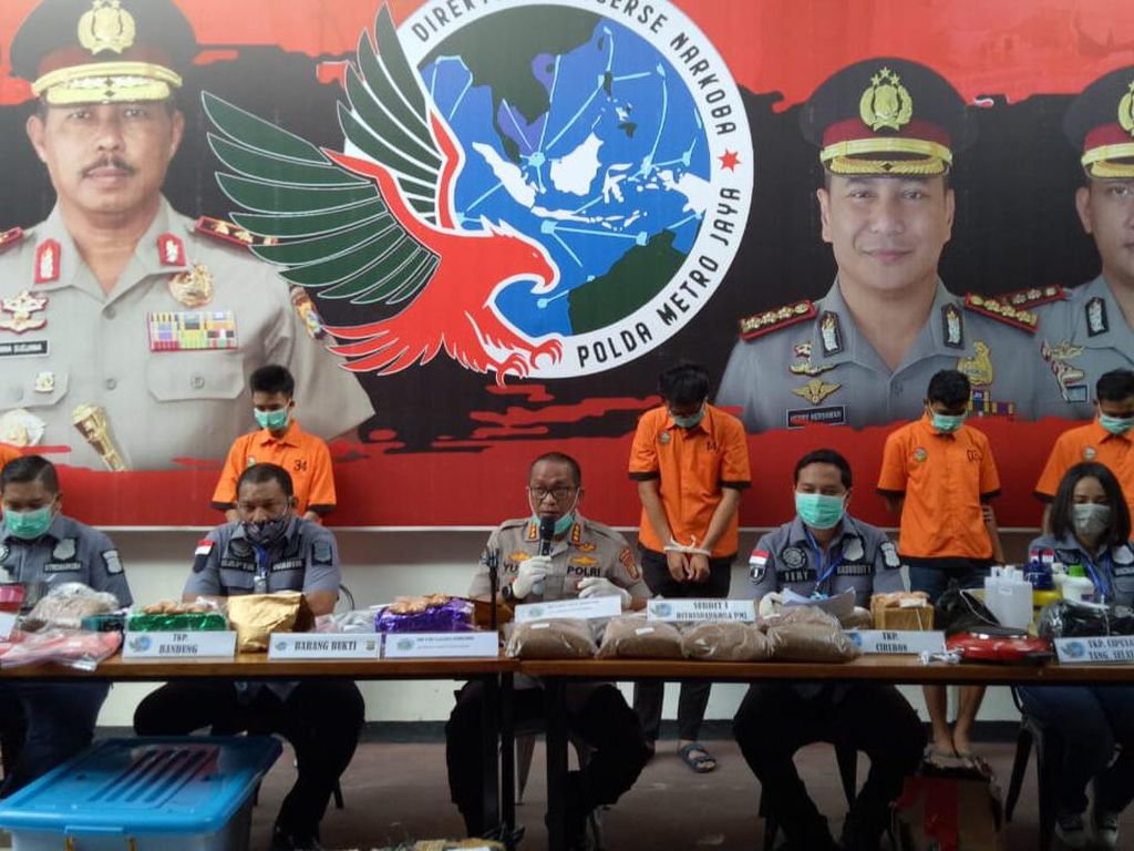 Polda Metro Gerebek Pabrik Gorilla di Jakarta-Jabar, 12 Tersangka Ditangkap Polda Metro Gerebek Pabrik Gorilla di Jakarta-Jabar, 12 Tersangka Ditangkap