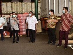 Cek Gudang Bawang Bombai, Mentan Pastikan Stok Pangan Aman