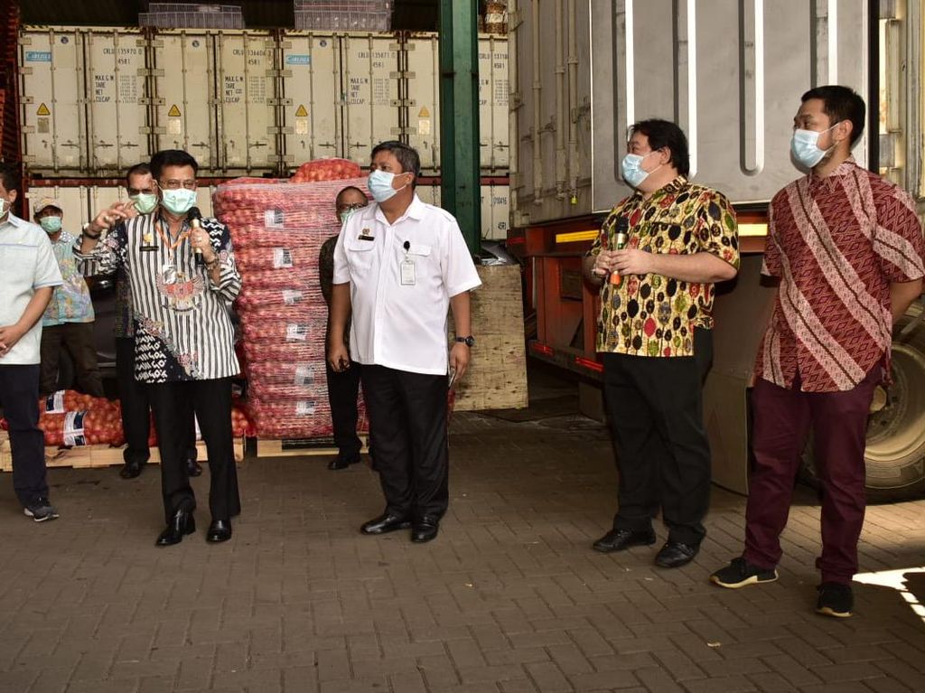 Cek Gudang Bawang Bombai, Mentan Pastikan Stok Pangan Aman Cek Gudang Bawang Bombai, Mentan Pastikan Stok Pangan Aman