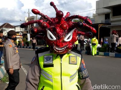 Polisi Corona Imbau Warga untuk Waspada COVID-19