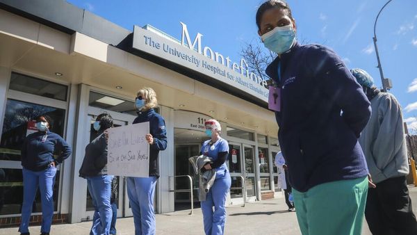 Aksi Demo Perawat New York Minta APD